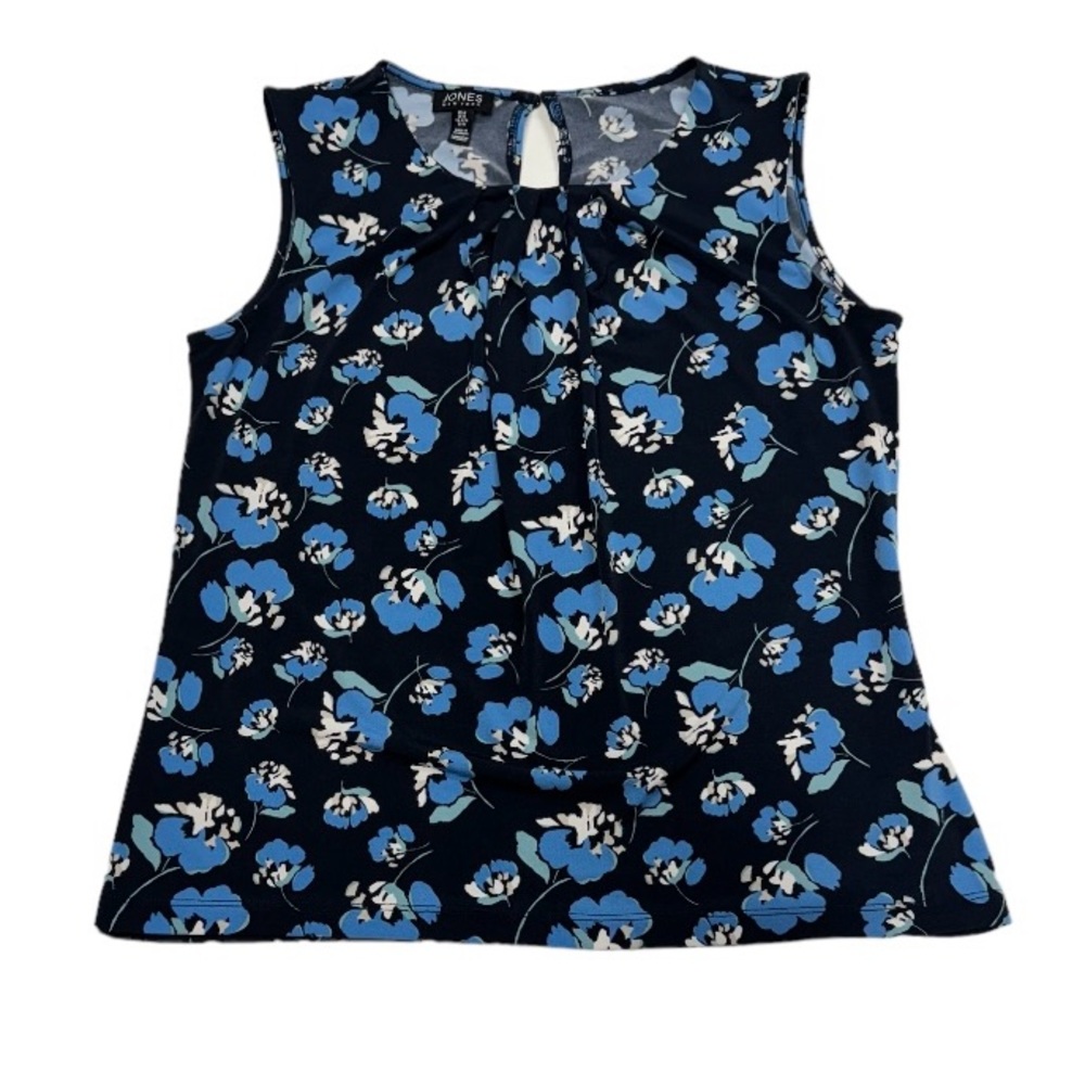 Jones New York size medium women’s sleeveless blouse. Navy blue with flowers!